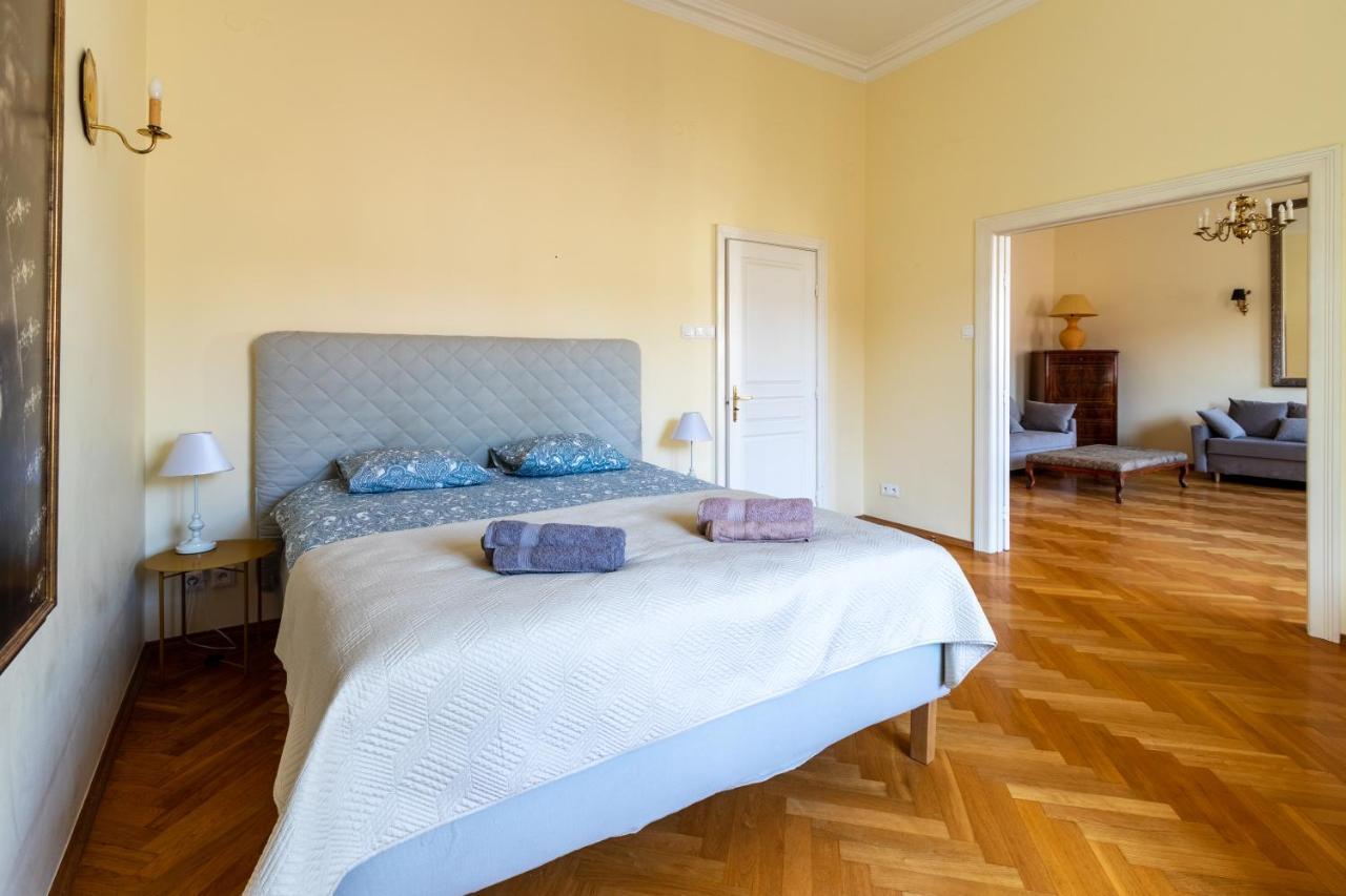 Apartament luster i obrazów Varşovia Exterior foto