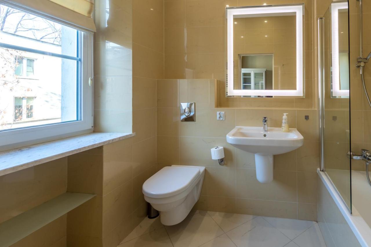Apartament luster i obrazów Varşovia Exterior foto
