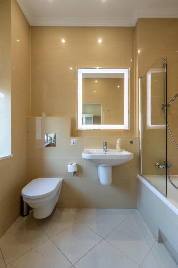 Apartament luster i obrazów Varşovia Exterior foto