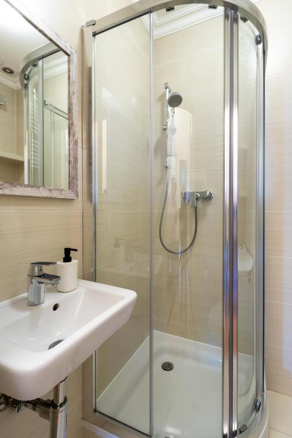 Apartament luster i obrazów Varşovia Exterior foto